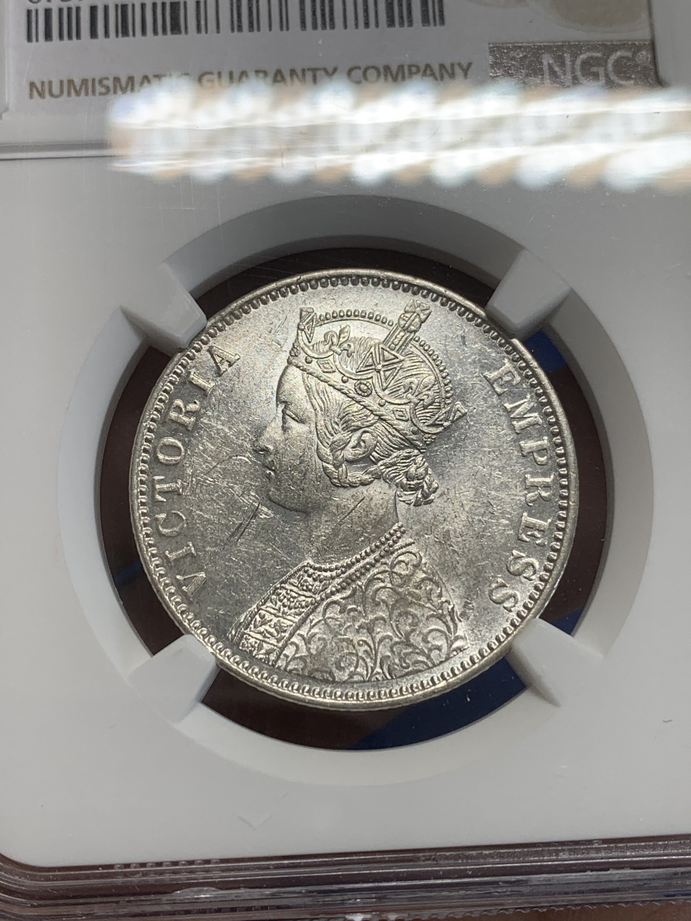 《竞宝斋》第209场-周日，周一 2场 (全场包邮) NGC UNC 印度1900年维多利亚1卢比银币