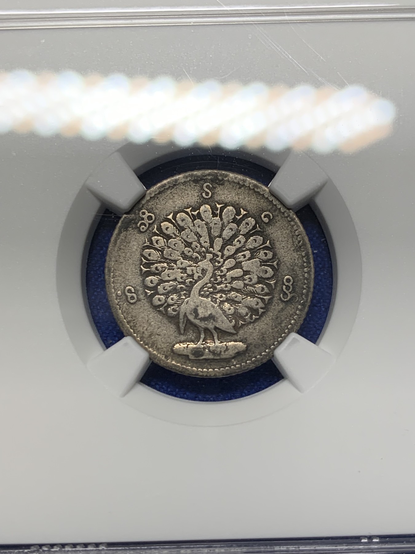 《竞宝斋》第209场-周日，周一 2场 (全场包邮) NGC-VF30 缅甸1852年 1MAT 孔雀银币 老五彩原味包浆，细节到位，包浆入骨，孔雀银币越来越受重视，好品越来越少了，升值潜力巨大