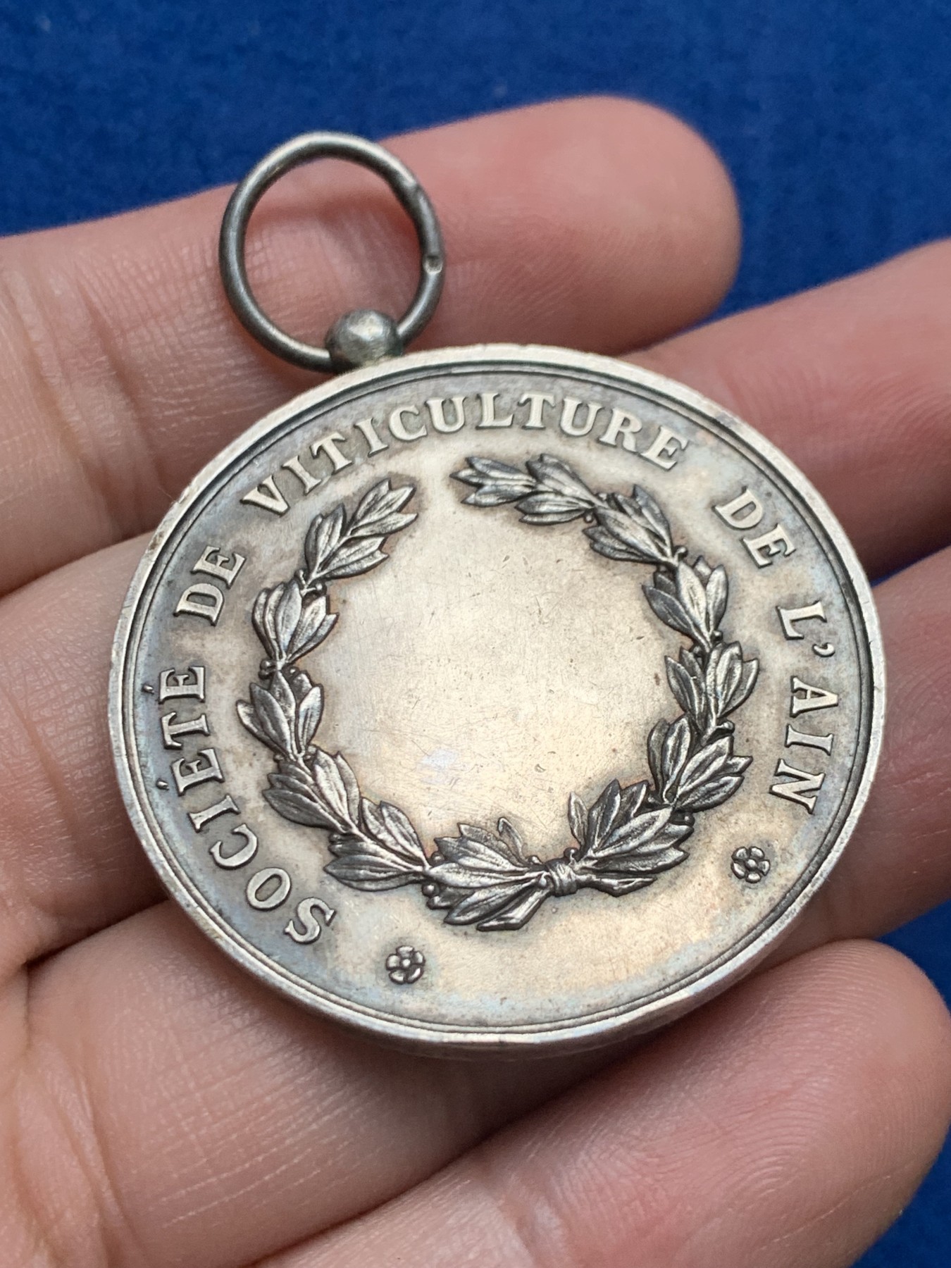 《竞宝斋》第209场-周日，周一 2场 (全场包邮) 法国安省葡萄种植协会银质奖章 38.7mm 24.7克