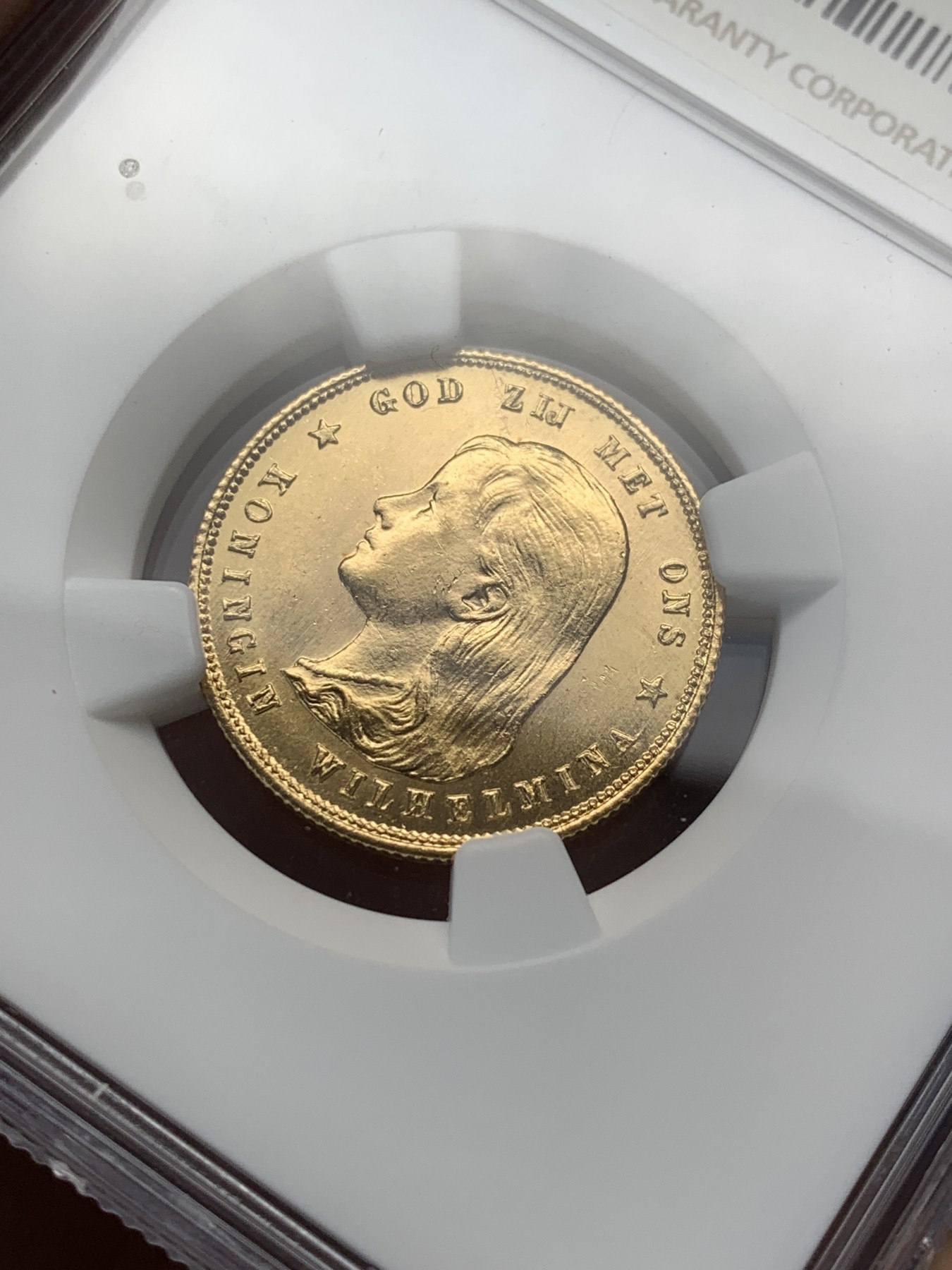 《竞宝斋》第209场-周日，周一 2场 (全场包邮) NGC MS65，荷兰1897年“金萝莉”威廉明娜10G金币，金光闪闪，状态极好。