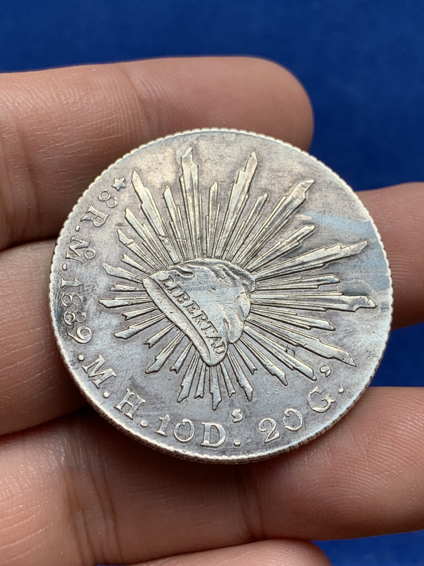 《竞宝斋》第209场-周日，周一 2场 (全场包邮) 墨西哥 1889年 8R 花边鹰洋银币 包浆味道不错 品像过关 羽毛细节打制清晰 带银光