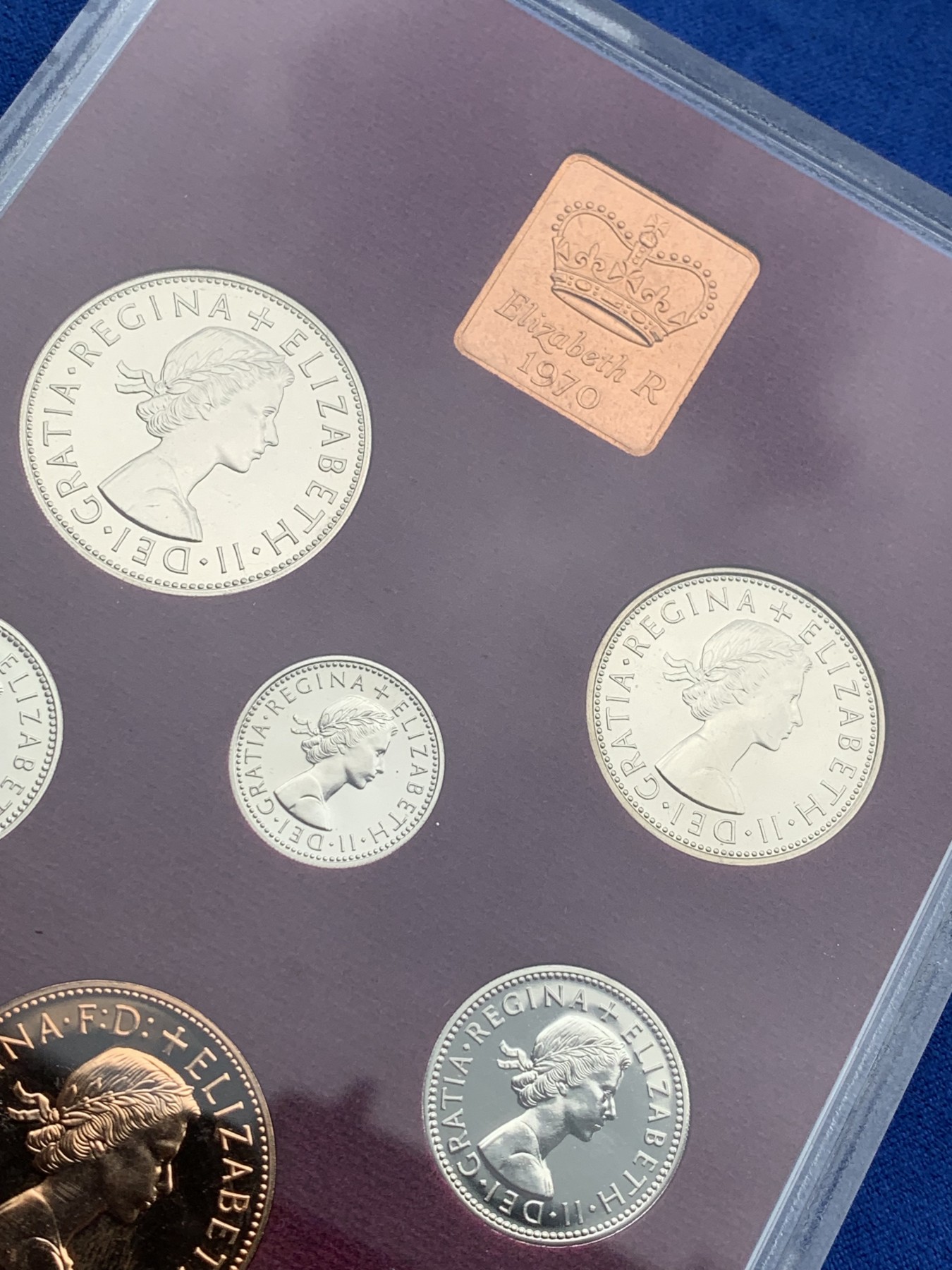 《竞宝斋》第209场-周日，周一 2场 (全场包邮) 1970年英国币改前最后一年精制币，塑封，盒证全