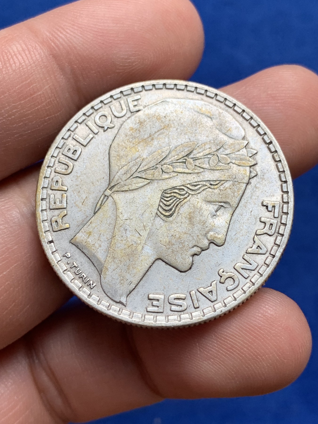 《竞宝斋》第209场-周日，周一 2场 (全场包邮) 法国 1933年 法兰西桂冠20法郎银币 带棕黄色包浆