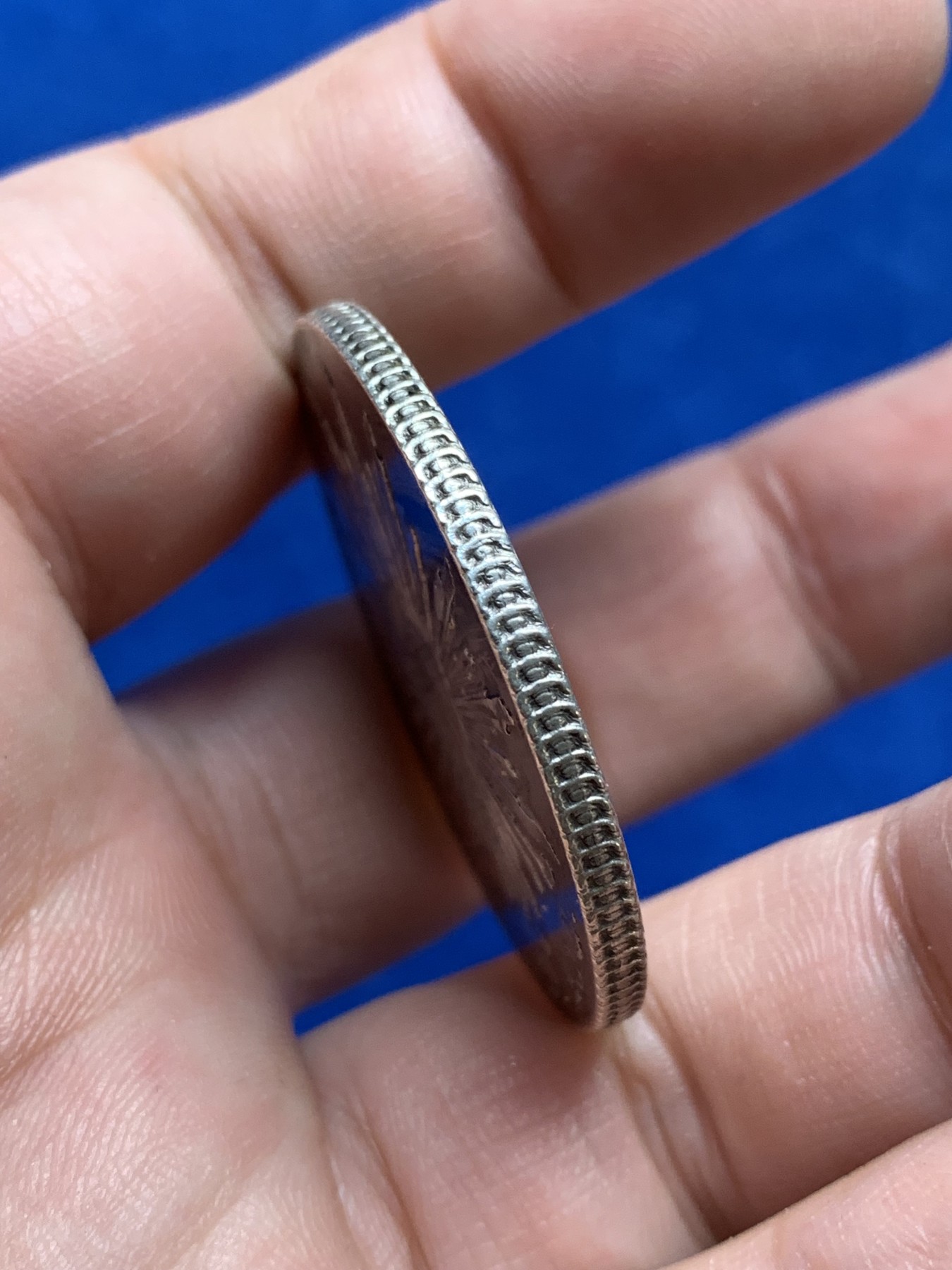 《竞宝斋》第209场-周日，周一 2场 (全场包邮) 墨西哥 1889年 8R 花边鹰洋银币 包浆味道不错 品像过关 羽毛细节打制清晰 带银光