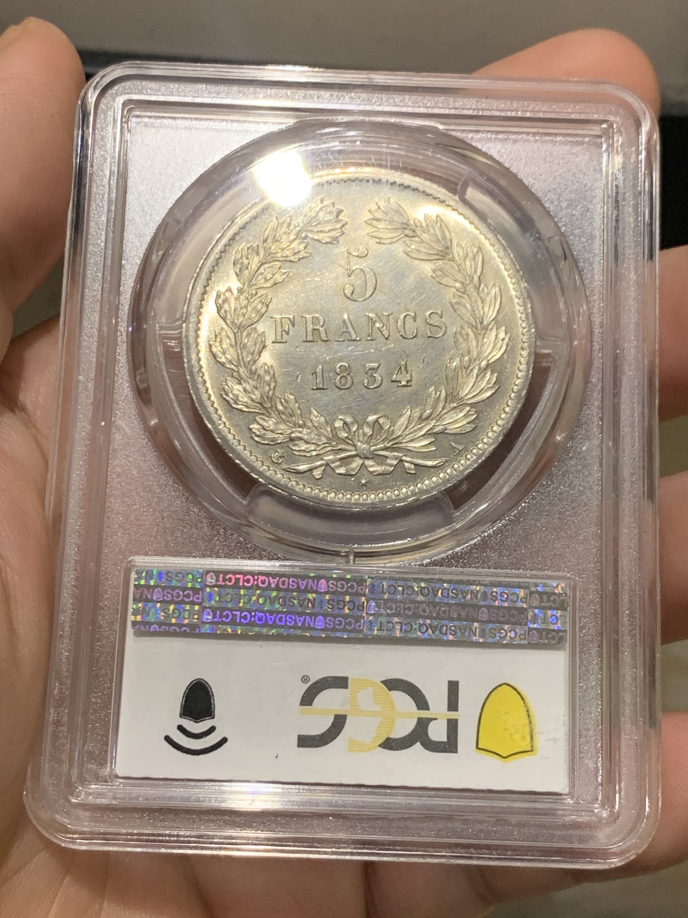 《竞宝斋》第209场-周日，周一 2场 (全场包邮) PCGS MS63 法国1834菲利普一世5法郎银币，淡黄包浆 丝绸底板，少见年份 冠军分也是广告封面币。