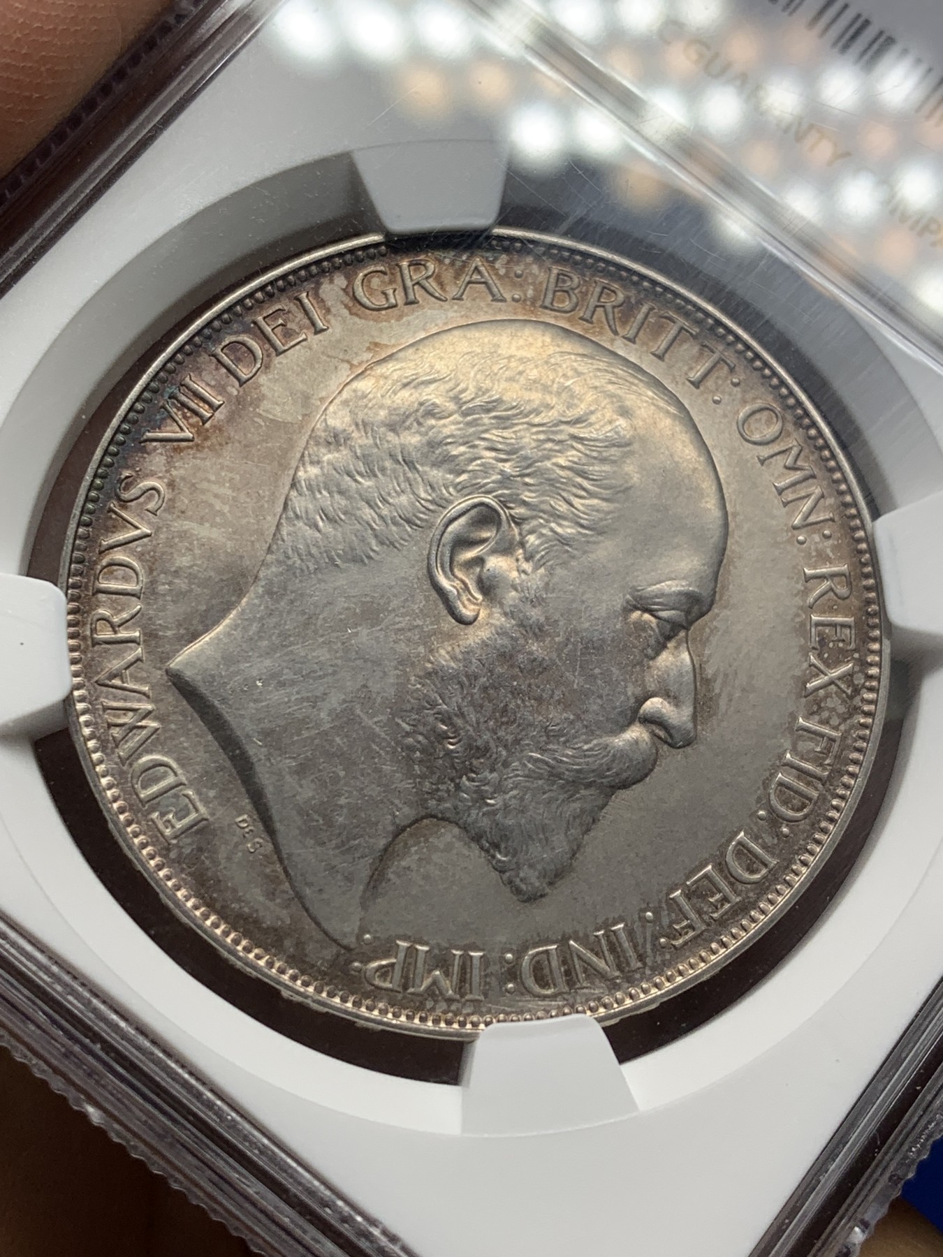 《竞宝斋》第209场-周日，周一 2场 (全场包邮) NGC PF62 英国1902年爱七马剑银币，好味道带彩，非常漂亮的一枚，2023年10月前几天刚拍的带佣金4200品相不如这枚。