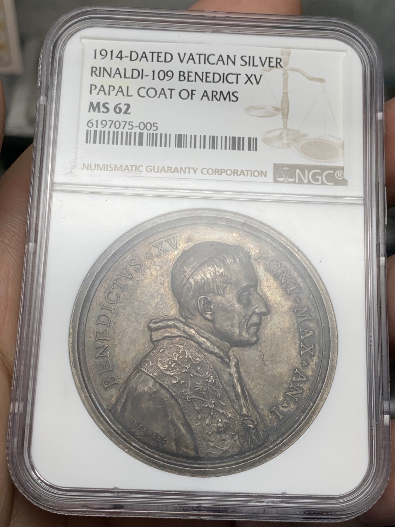 《竞宝斋》第209场-周日，周一 2场 (全场包邮) NGC-MS62 梵蒂冈 1914 教宗本内迪克十五世纪念银章 双面深彩包浆 非常不错