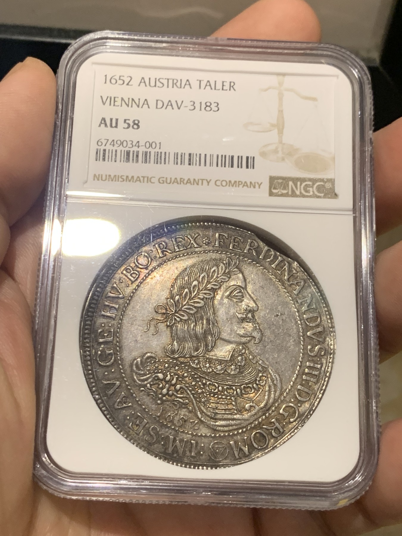 《竞宝斋》第209场-周日，周一 2场 (全场包邮) NGC-AU58 1652年 神圣罗马帝国 斐迪南三世 1泰勒 大银币   原光黄金包浆，高点俱在细节佳，低评，该年份冠军分！维也纳造币厂，少见品种，猪嘴利奥波德一世的爸爸