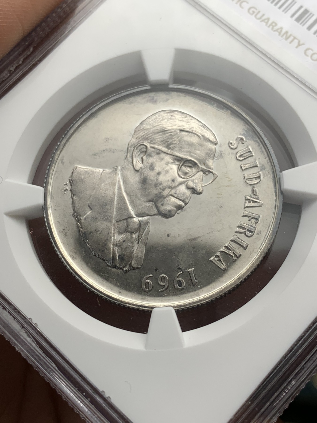 《竞宝斋》第209场-周日，周一 2场 (全场包邮) NGC PF66CA 南非1969年1兰特流通银币