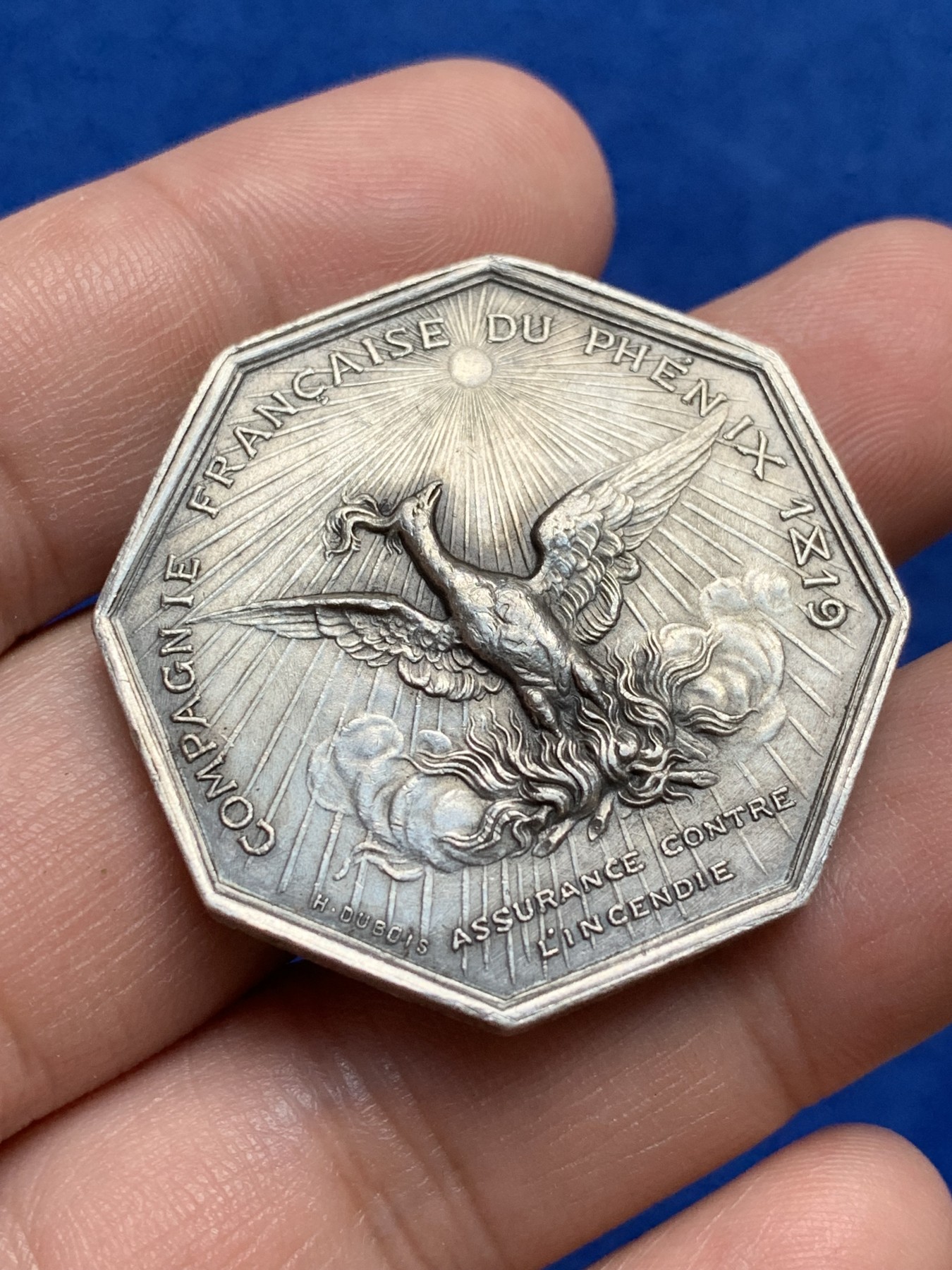 《竞宝斋》第209场-周日，周一 2场 (全场包邮) 法国八角银质代币，浴火凤凰火灾保险公司，23.58g，36.3mm，丰饶角边铭 背面带手工刻字