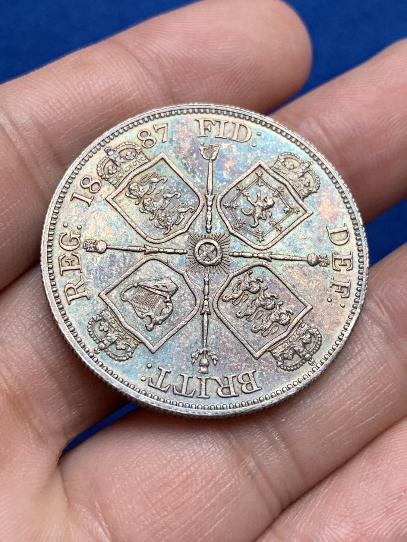 《竞宝斋》第209场-周日，周一 2场 (全场包邮) 英国 1887年 维多利亚双弗洛林银币 五彩转光 精品裸币