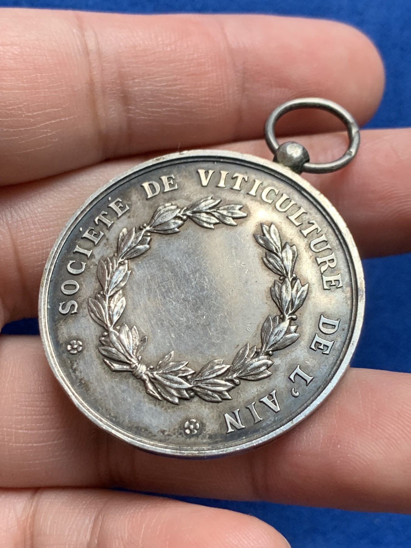 《竞宝斋》第209场-周日，周一 2场 (全场包邮) 法国安省葡萄种植协会银质奖章 38.7mm 24.7克