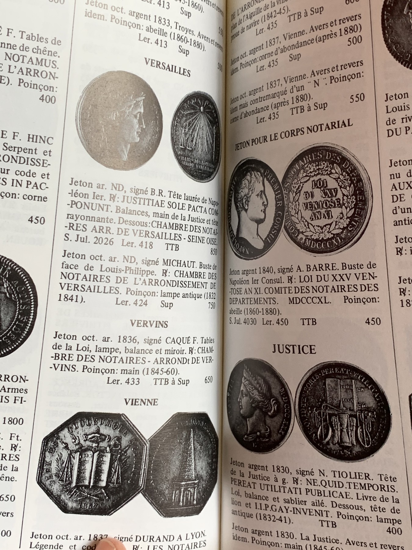 《竞宝斋》第209场-周日，周一 2场 (全场包邮) （硬壳精装本）1986法国八角代币目录 详尽阐述特征与定价 绝版书籍非常有参考和收藏价值