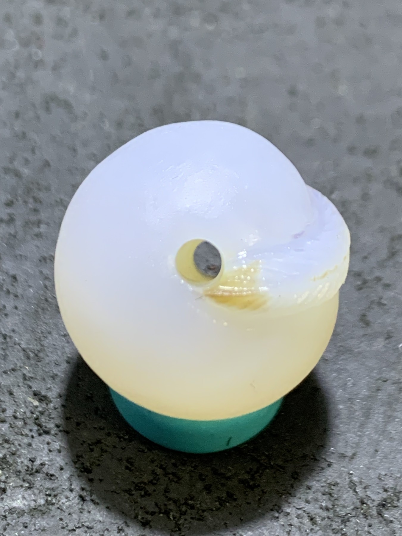 精美高玉化亚光海洋玉髓手工俏色巧雕羽毛圆珠一个