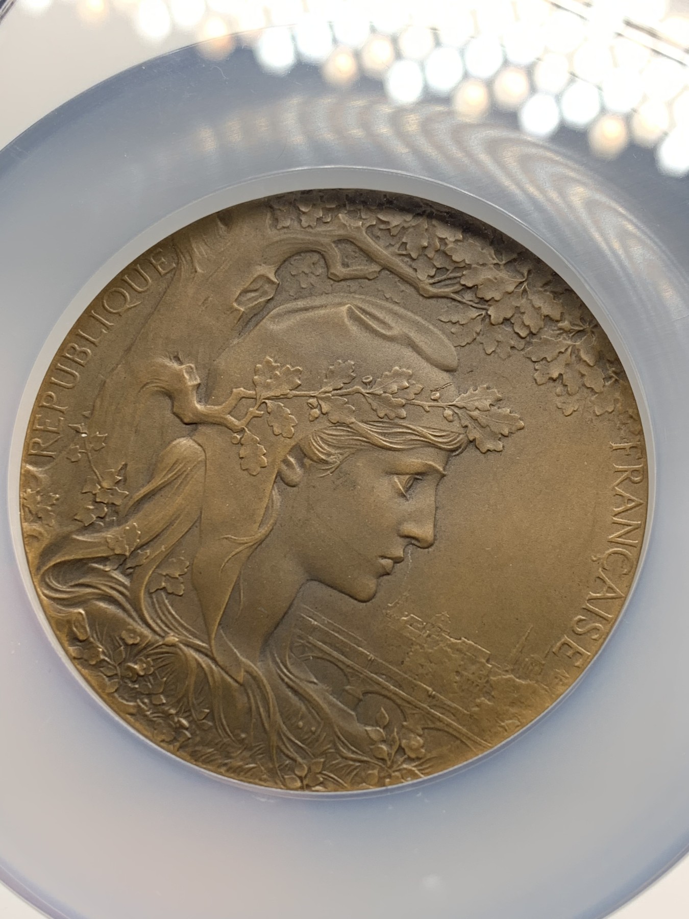 《竞宝斋》第209场-周日，周一 2场 (全场包邮) NGC MS64 法国1900年巴黎世博会大铜章，直径：63mm，少见品种 高分好状态 加大盒装