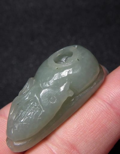 玉石翡翠玛瑙｜拍卖专场 明清风和田青白玉金鱼鱼篓大坠佩｜长4.1厘米 宽1.9厘米 厚1.7厘米