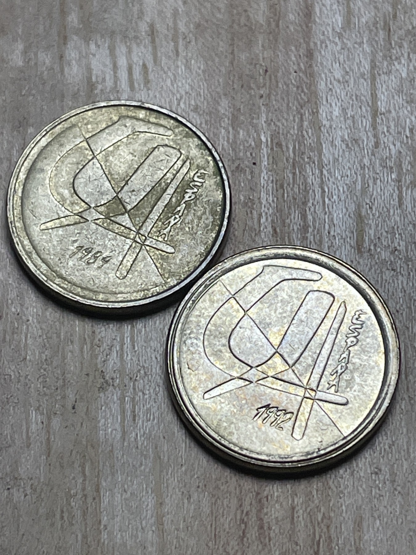 神仙姐姐散币专场第四期（无佣金，预留一期） 西班牙5比塞塔黄铜纪念币2个