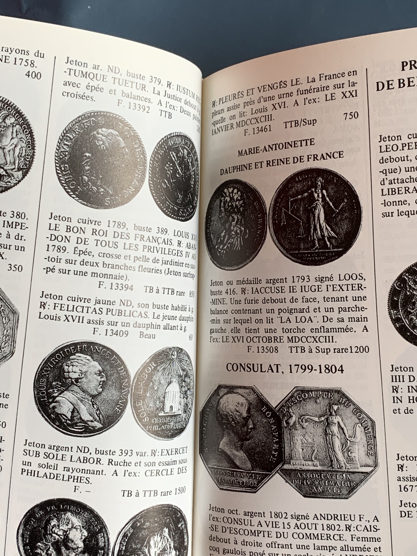 《竞宝斋》第209场-周日，周一 2场 (全场包邮) （硬壳精装本）1986法国八角代币目录 详尽阐述特征与定价 绝版书籍非常有参考和收藏价值