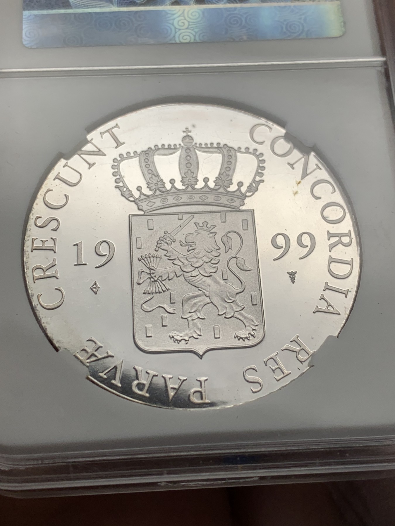 《竞宝斋》第209场-周日，周一 2场 (全场包邮) 1999年荷兰乌特勒支武士1杜卡特复古大银币。直径40mm，重28.25g，873银，发行量仅9500枚。UNC全新镜面。