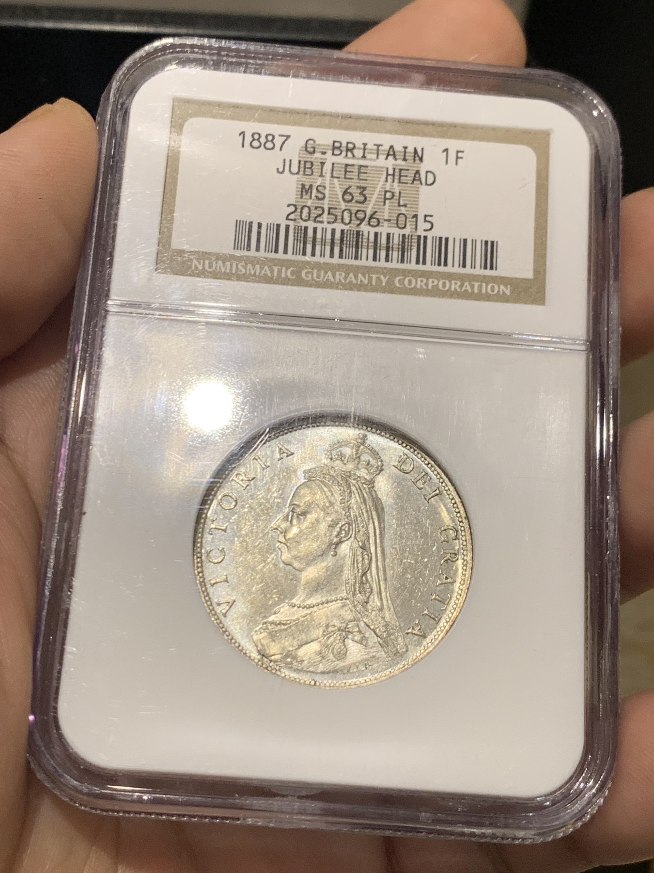 《竞宝斋》第209场-周日，周一 2场 (全场包邮) NGC-MS63PL 1887年 英国 维多利亚女王 2先令 大银币   少见的NGC认证的PL镜面初铸精制底板，老盒严评，能评上PL的屈指可数，季军，更高分仅1枚