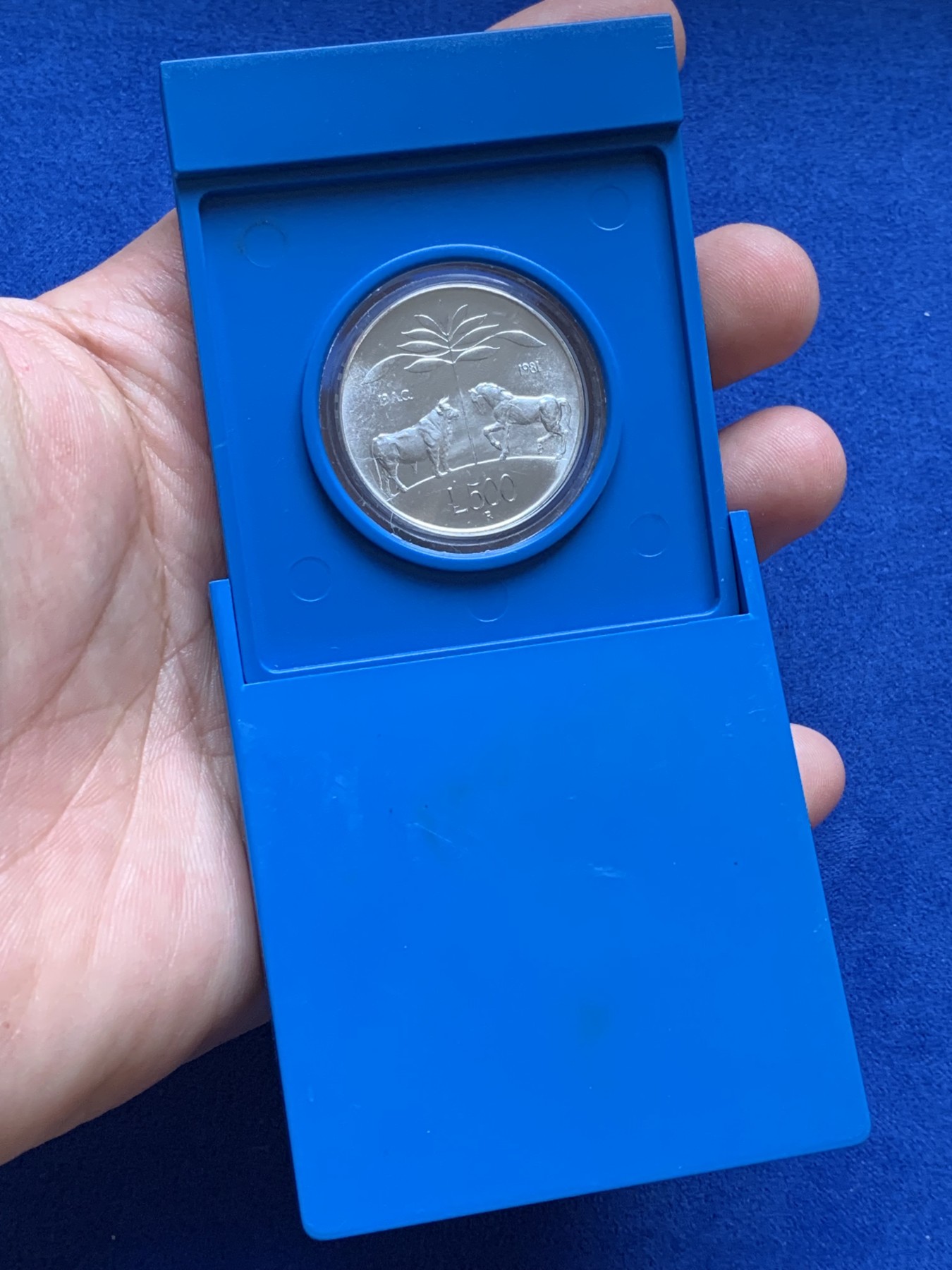 《竞宝斋》第209场-周日，周一 2场 (全场包邮) 意大利1981年牛马500里拉银币，盒装，雕刻精美漂亮