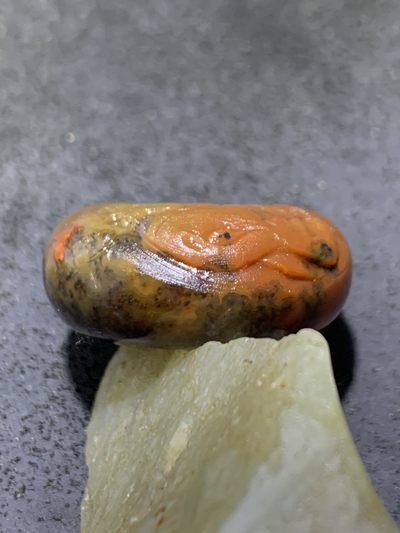 精美亚光冻料战国红玛瑙手工雕刻一心向佛，吉祥如意平安扣一个 精美亚光冻料战国红玛瑙手工雕刻一心向佛，吉祥如意平安扣一个