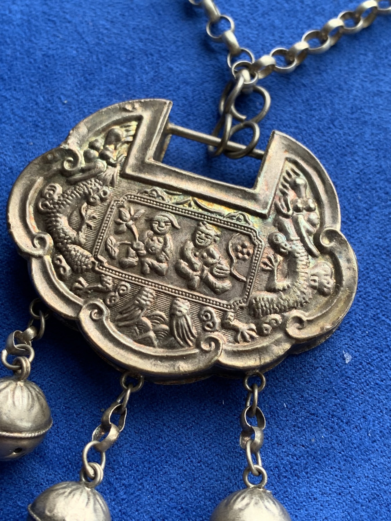 《竞宝斋》第209场-周日，周一 2场 (全场包邮) 中国传统银饰-长命锁 锁高39.3mm 宽51mm，厚8.1mm 包浆漂亮 42.35克