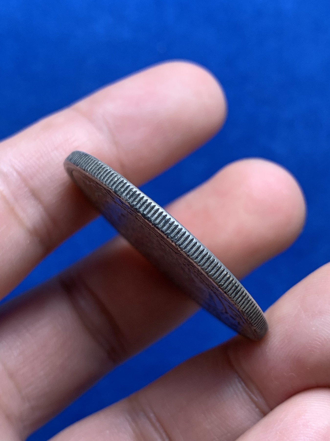 《竞宝斋》第209场-周日，周一 2场 (全场包邮) 日本明治四十五年龙洋一圆银币 N未入盒 标注表面改变 细节见图