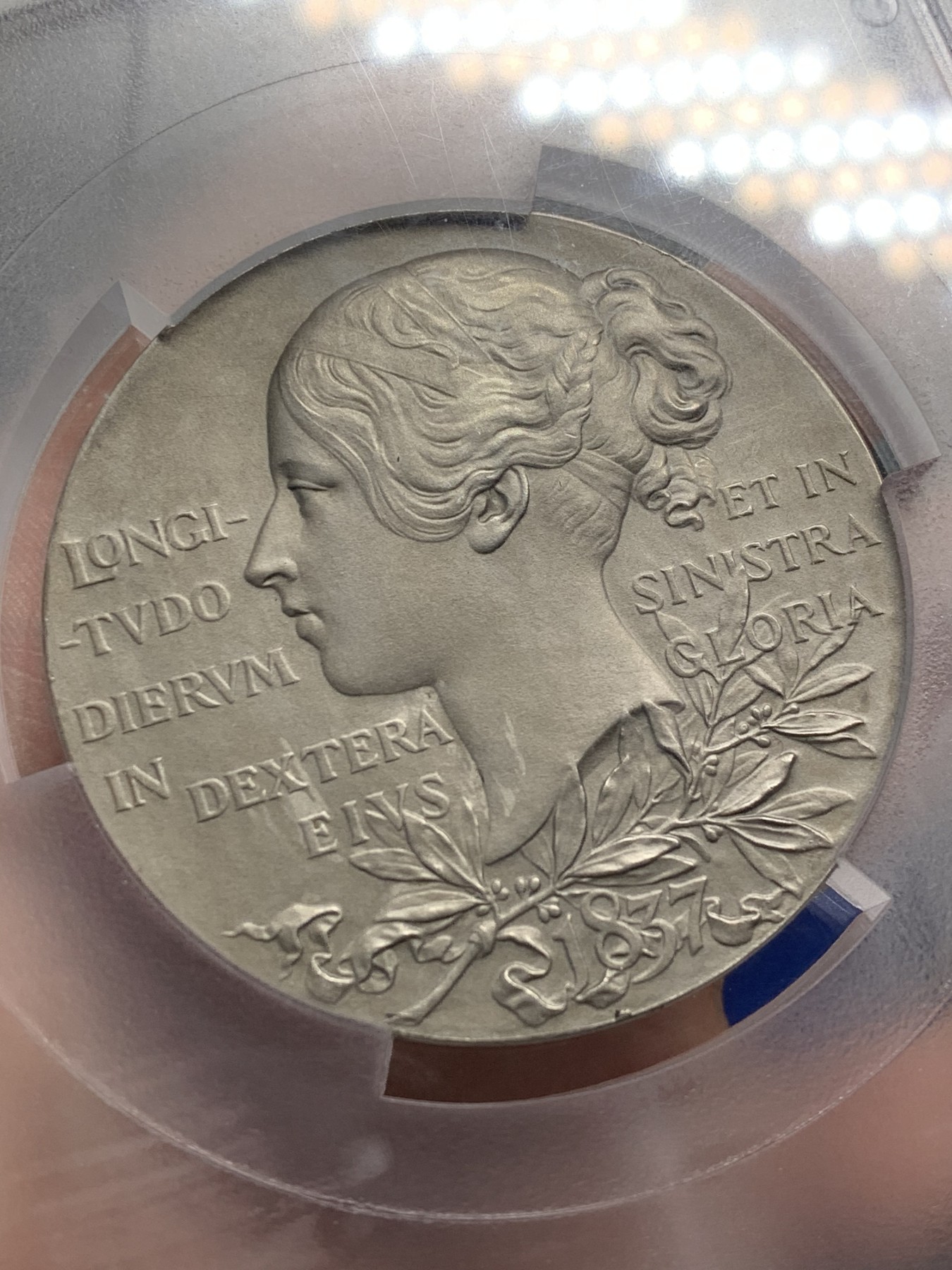 《竞宝斋》第209场-周日，周一 2场 (全场包邮) PCGS SP65 英国 1897年 维多利亚登基60周年纪念大银章 MATTE 磨砂板少见  55mm 84.7克 热门品种 大盒封装