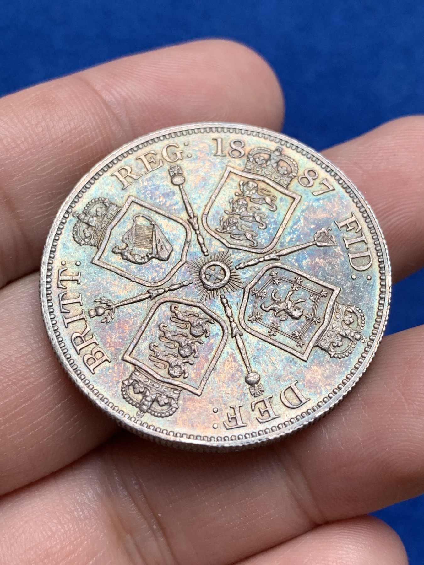 《竞宝斋》第209场-周日，周一 2场 (全场包邮) 英国 1887年 维多利亚双弗洛林银币 五彩转光 精品裸币