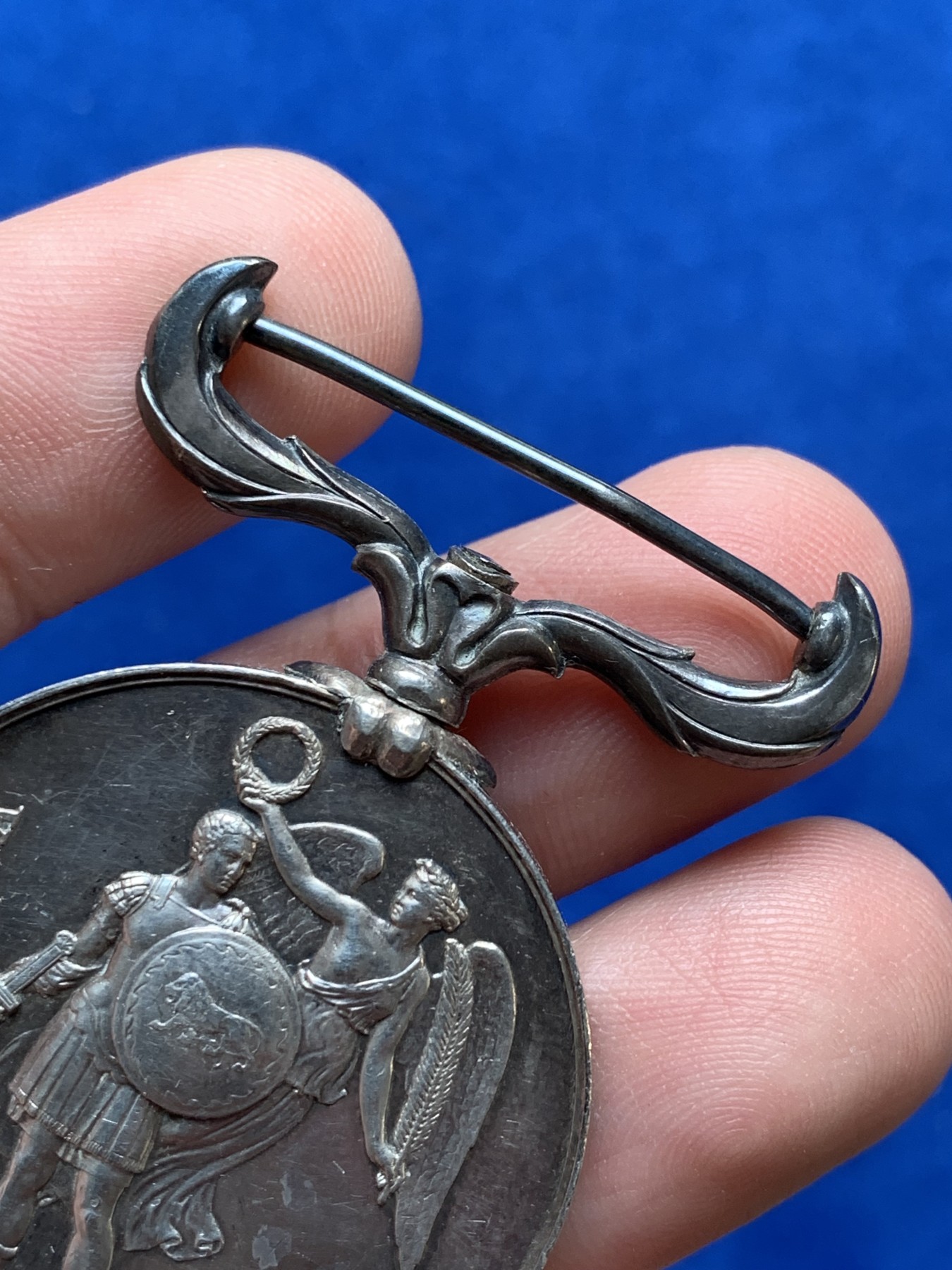 《竞宝斋》第209场-周日，周一 2场 (全场包邮) 1854年大英帝国克里米亚战争奖章 高点非常好 难得！36mm 总高51.6mm 35.5克