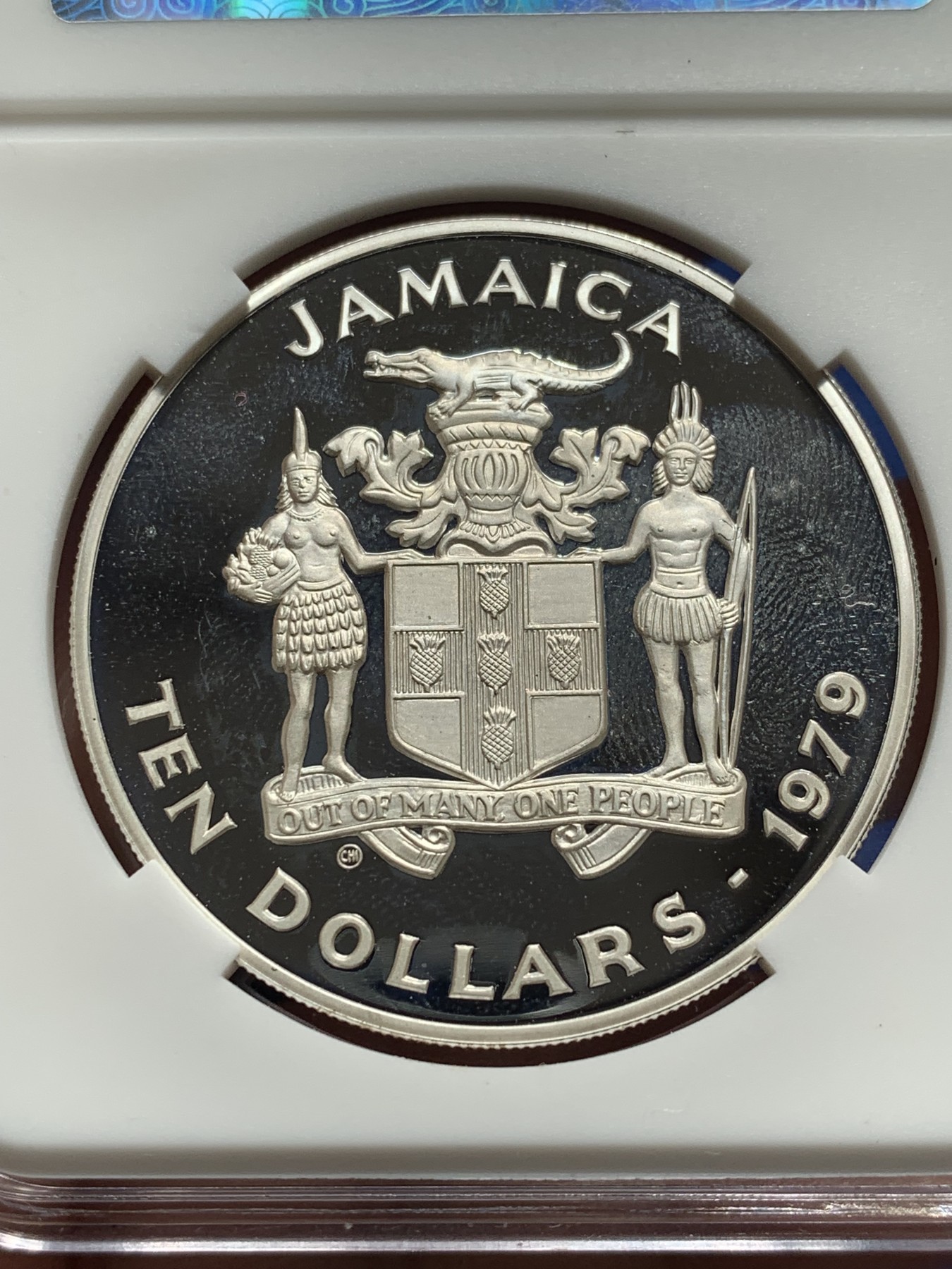 《竞宝斋》第209场-周日，周一 2场 (全场包邮) 1979年牙买加国际儿童年10元精制银币，直径39mm，重22.45g，925银。发行量20000枚。UNC原光镜面状态精制币，状态极佳。