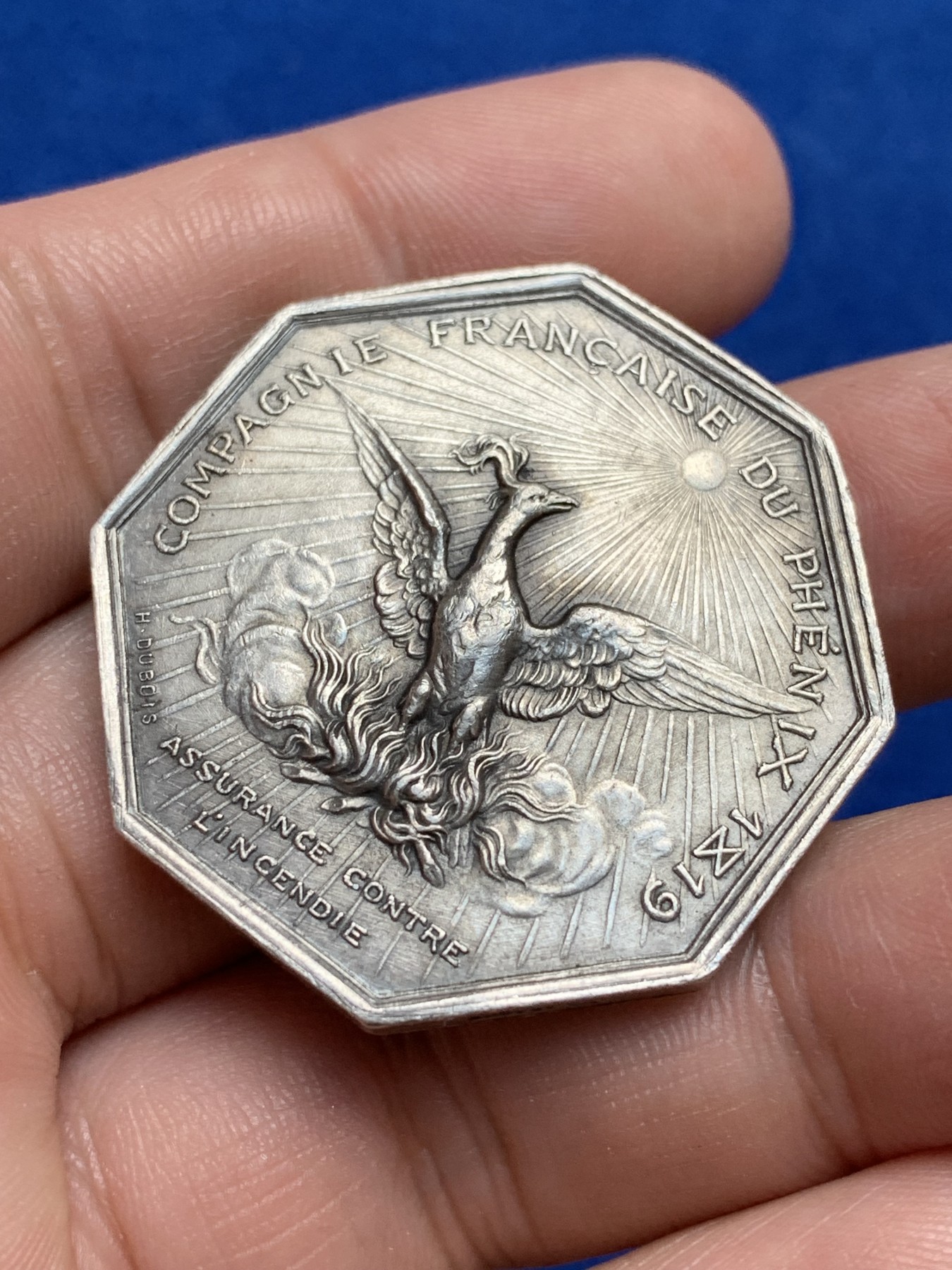 《竞宝斋》第209场-周日，周一 2场 (全场包邮) 法国八角银质代币，浴火凤凰火灾保险公司，23.58g，36.3mm，丰饶角边铭 背面带手工刻字