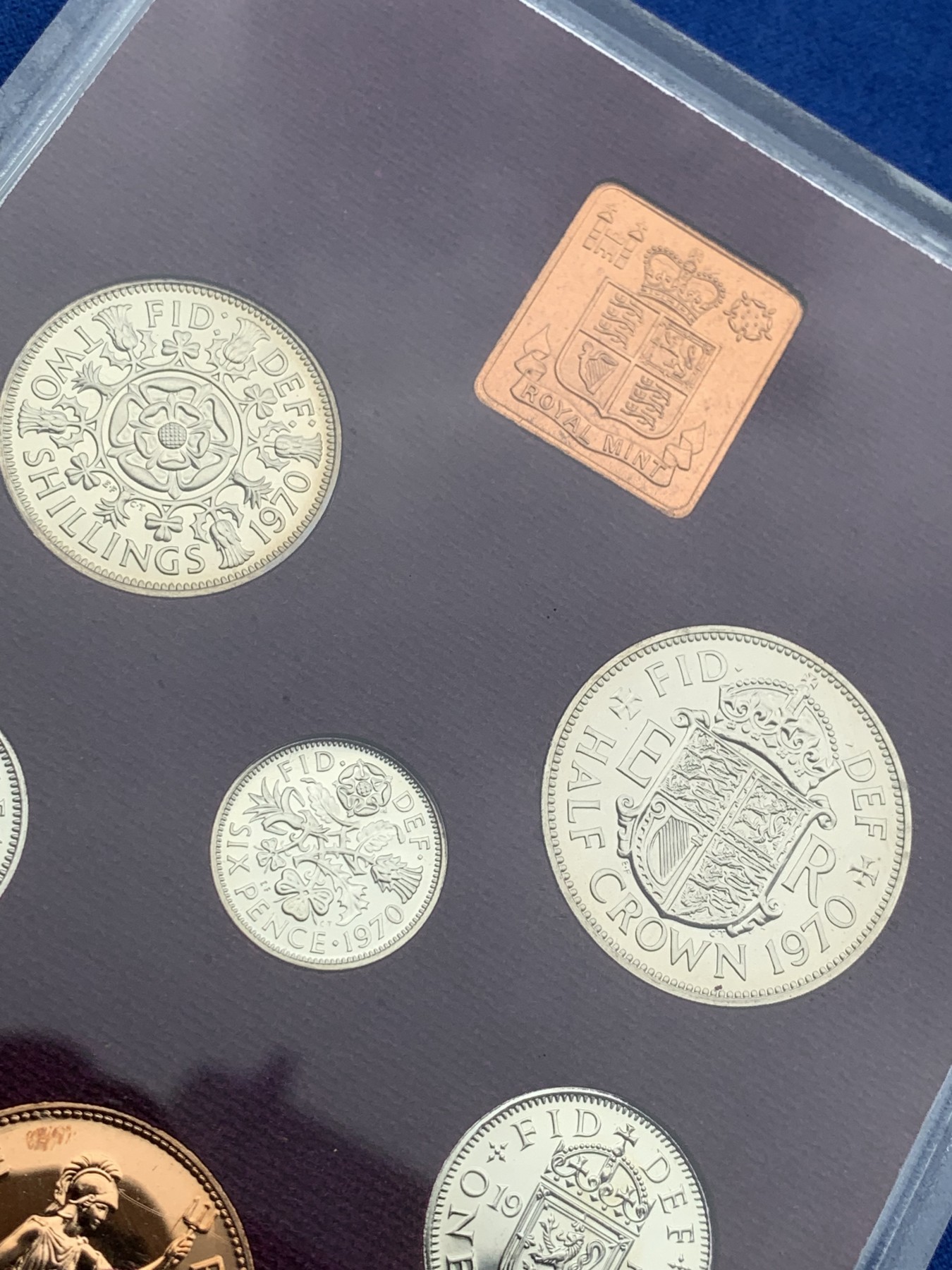 《竞宝斋》第209场-周日，周一 2场 (全场包邮) 1970年英国币改前最后一年精制币，塑封，盒证全