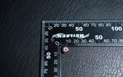 手串木器杂件｜拍卖专场 藏传老琉璃珠子一组｜共四颗 每颗0.8*0.8*0.5cm