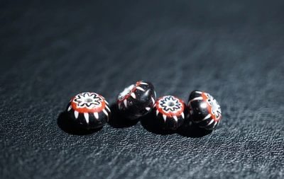 手串木器杂件｜拍卖专场 藏传老琉璃珠子一组｜共四颗 每颗0.8*0.8*0.5cm