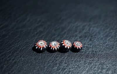 手串木器杂件｜拍卖专场 - 藏传老琉璃珠子一组｜共四颗 每颗0.8*0.8*0.5cm