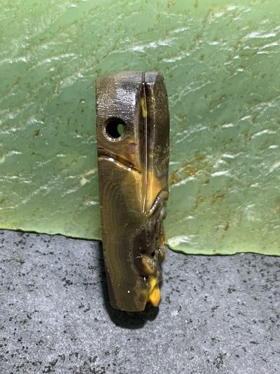 精美亚光战国红玛瑙手工俏色巧雕黑无常一体佛头三通一个 精美亚光战国红玛瑙手工俏色巧雕黑无常一体佛头三通一个