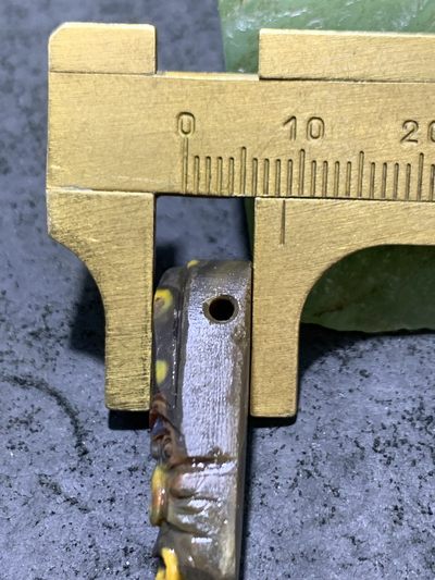 精美亚光战国红玛瑙手工俏色巧雕黑无常一体佛头三通一个 精美亚光战国红玛瑙手工俏色巧雕黑无常一体佛头三通一个