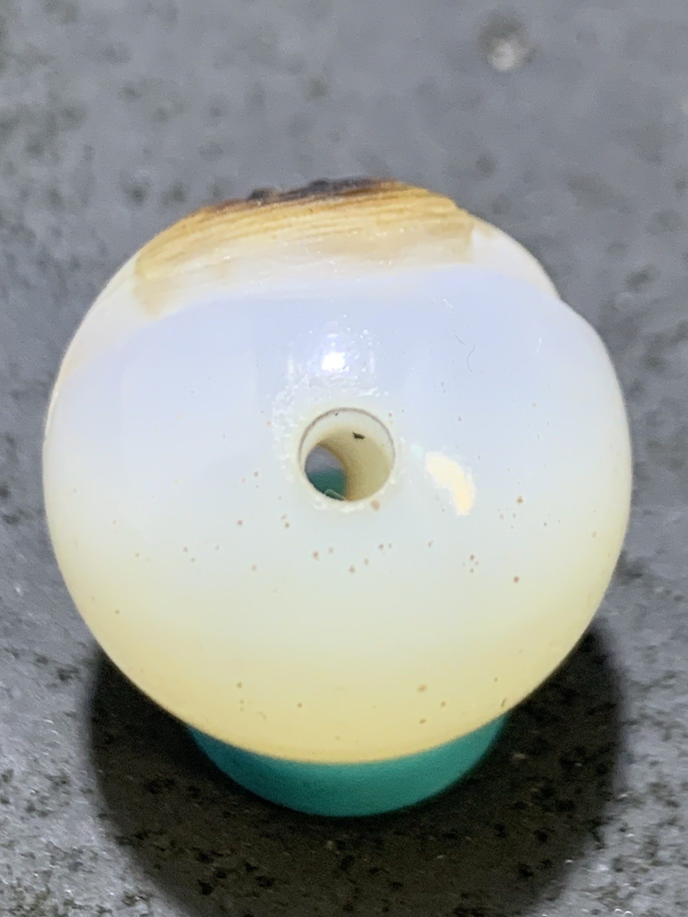 精美高玉化亚光海洋玉髓手工俏色巧雕雄鹰圆珠一个！