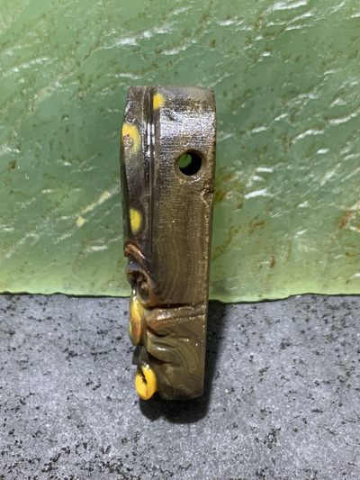 精美亚光战国红玛瑙手工俏色巧雕黑无常一体佛头三通一个 精美亚光战国红玛瑙手工俏色巧雕黑无常一体佛头三通一个