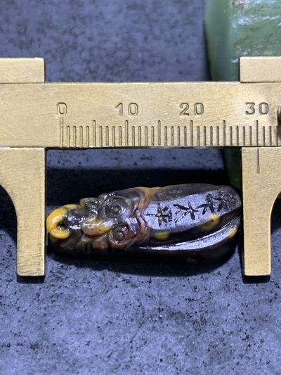 精美亚光战国红玛瑙手工俏色巧雕黑无常一体佛头三通一个 精美亚光战国红玛瑙手工俏色巧雕黑无常一体佛头三通一个