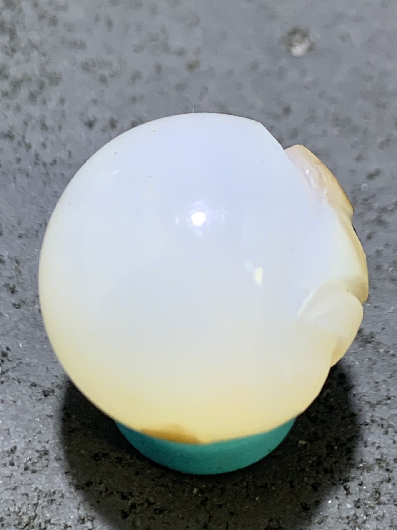 精美高玉化亚光海洋玉髓手工俏色巧雕雄鹰圆珠一个！