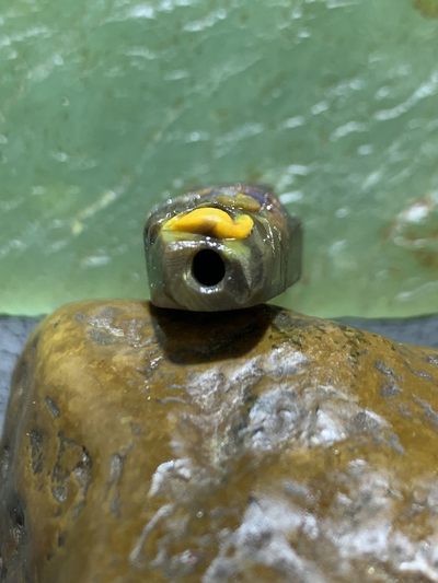 精美亚光战国红玛瑙手工俏色巧雕黑无常一体佛头三通一个 精美亚光战国红玛瑙手工俏色巧雕黑无常一体佛头三通一个