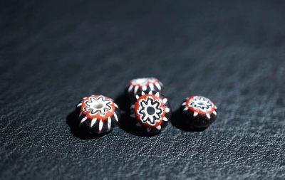 手串木器杂件｜拍卖专场 藏传老琉璃珠子一组｜共四颗 每颗0.8*0.8*0.5cm