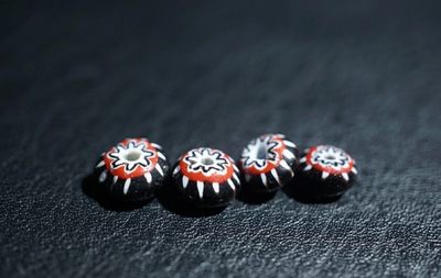 手串木器杂件｜拍卖专场 藏传老琉璃珠子一组｜共四颗 每颗0.8*0.8*0.5cm