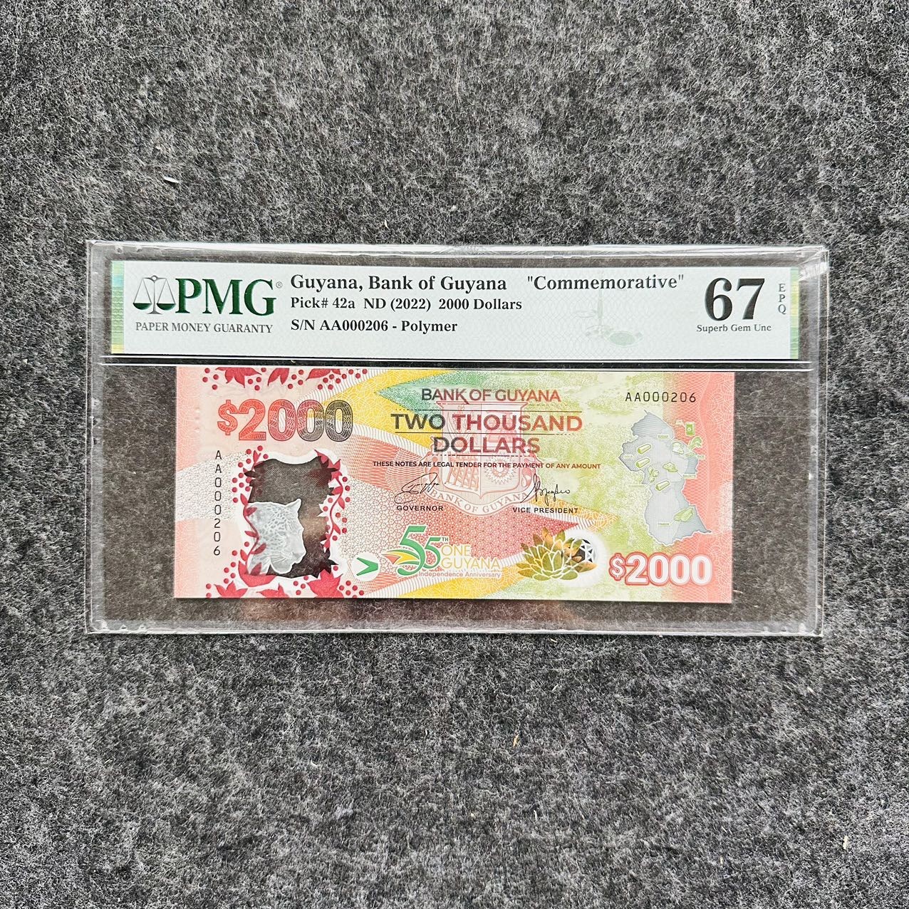 圭亚那2022年2000元塑料钞，纪念钞，百位号，PMG67