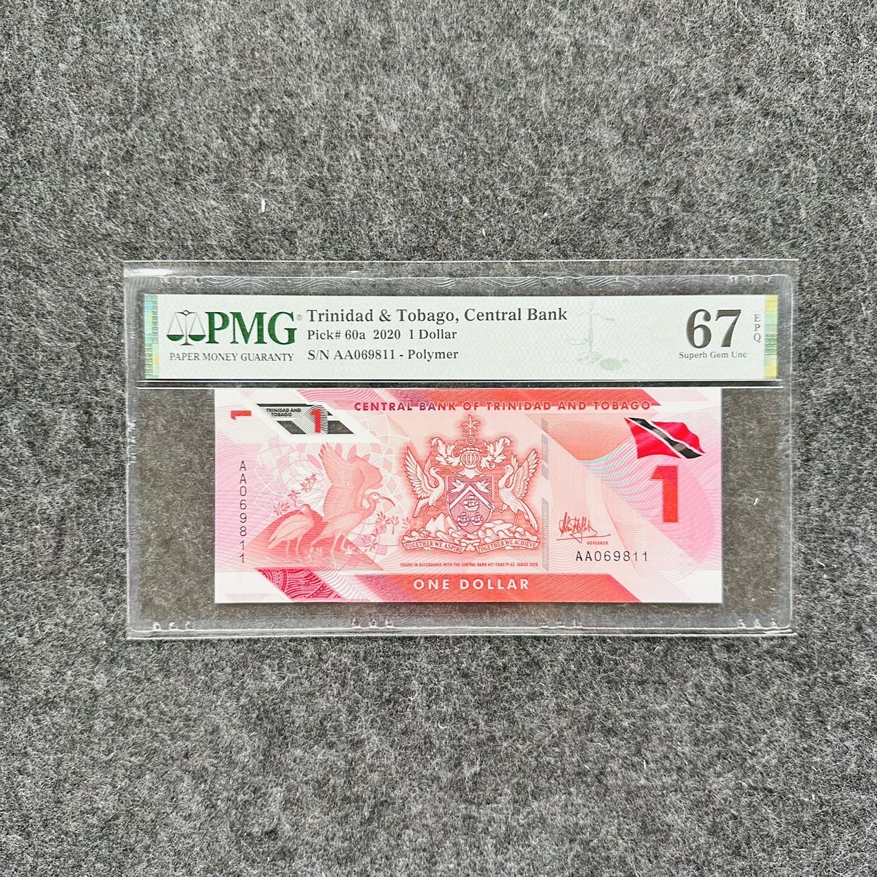 特立尼达和多巴哥2021年1元塑料钞，AA首发冠，双尾或尾8，PMG66