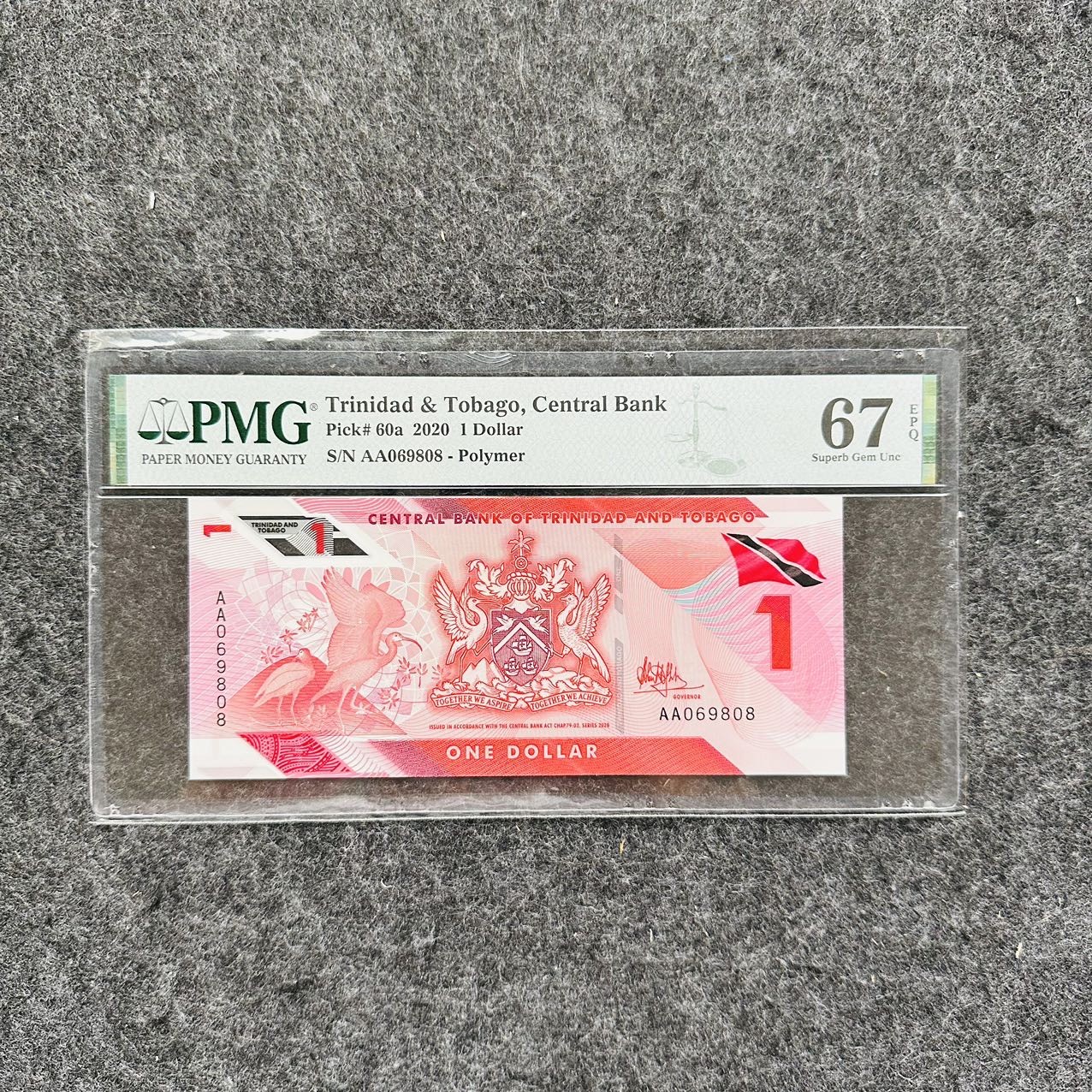 特立尼达和多巴哥2021年1元塑料钞，AA首发冠，双尾或尾8，PMG66