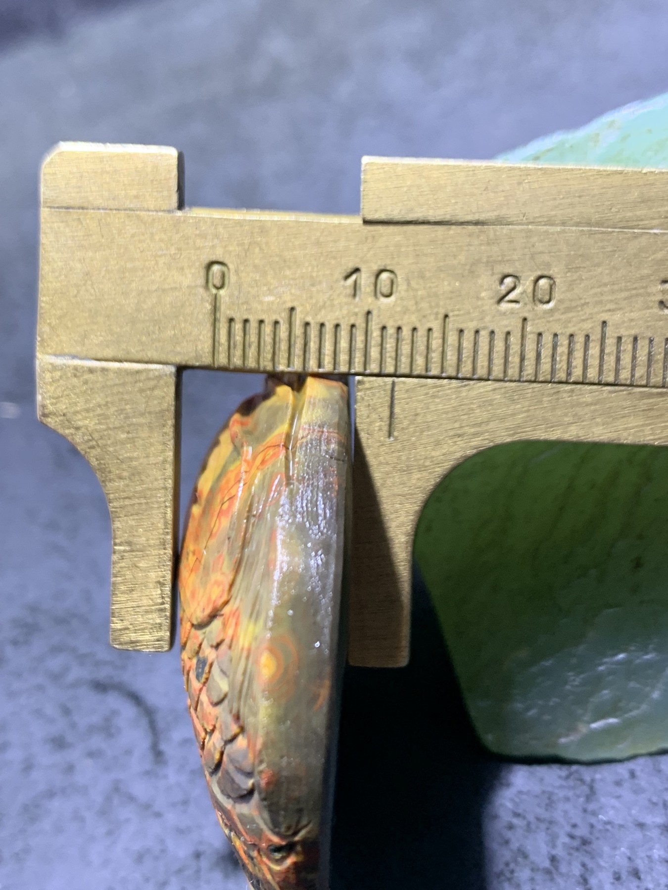 精美亚光原皮战国红玛瑙手工俏色巧雕鲤鱼打挺牌子一个